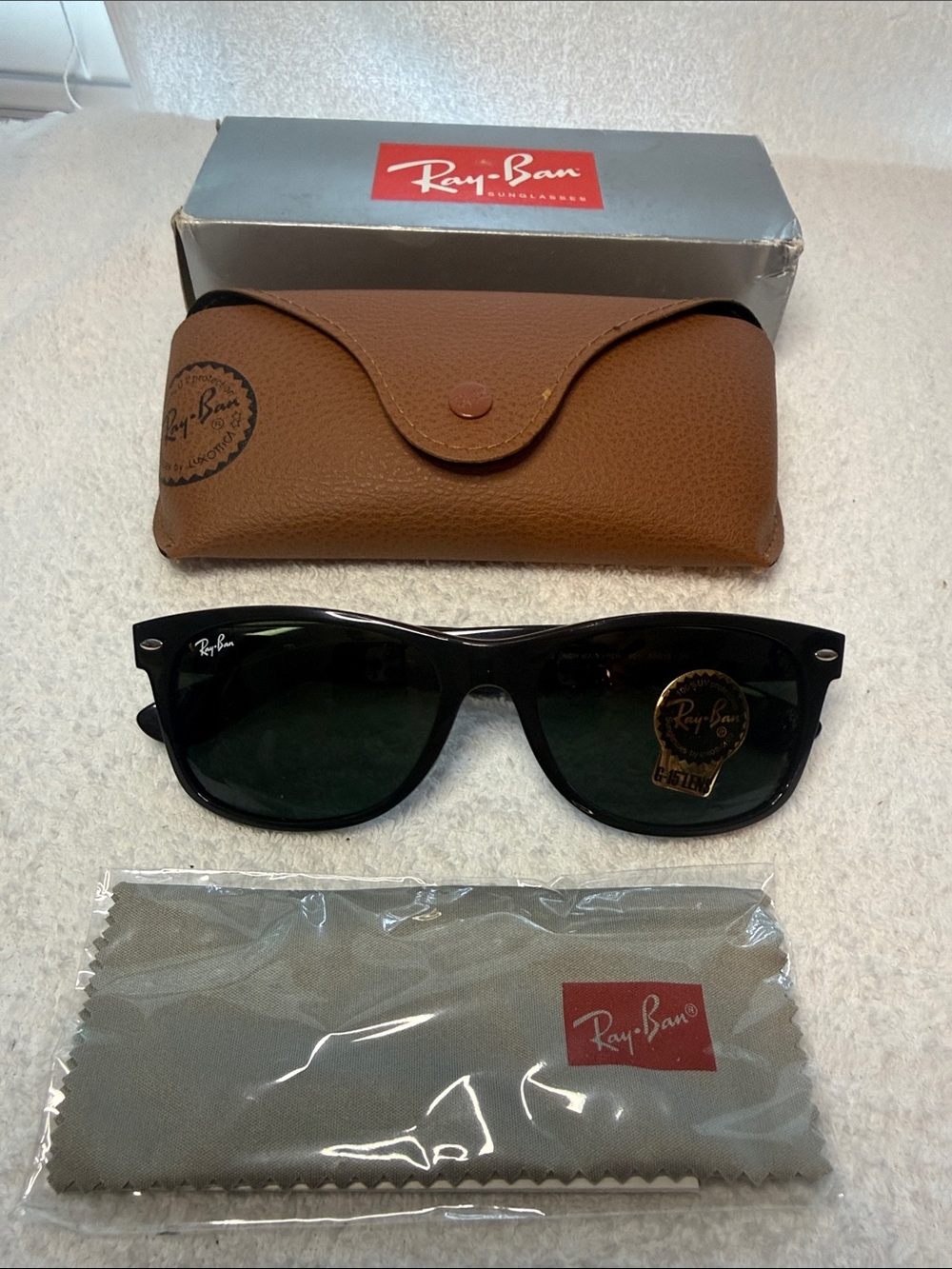 Authentic NIB Ray-Ban RB 2132 901 55mm Black Rectangle Sunglasses
